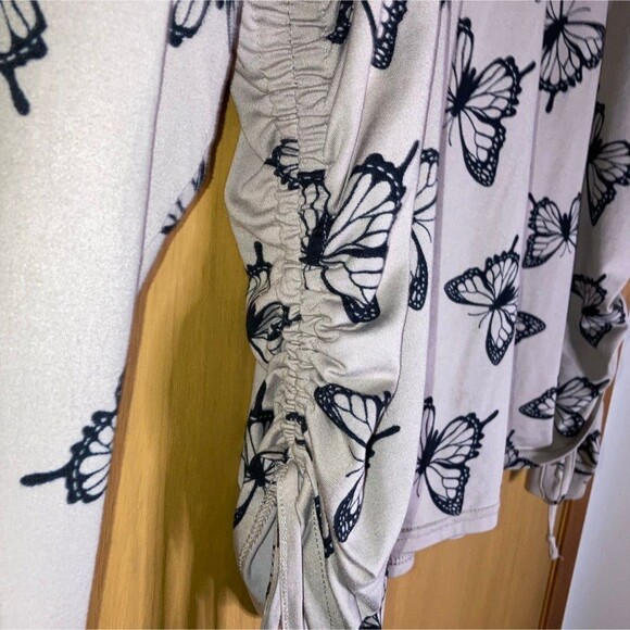 Butterfly print top with ruched side gather ties Size 3X EUC - Picture 3 of 3